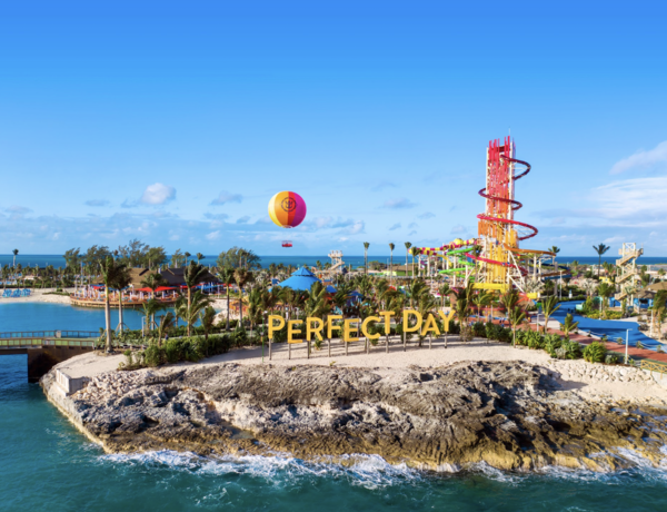 Vista de un dron enfocando Coco Cay