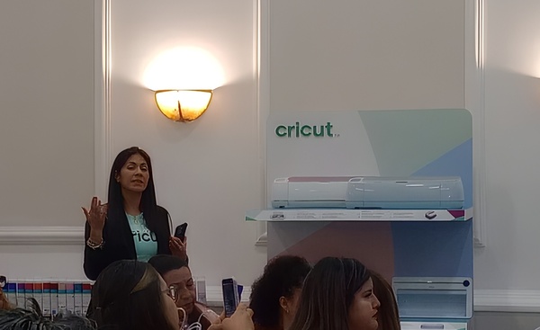 Yanelly Reyes, Directora de Comunidades de Cricut