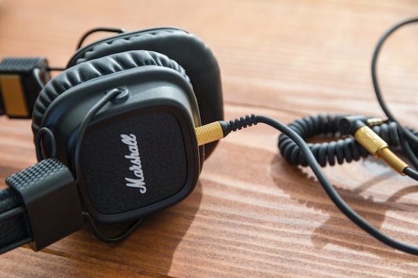 Revisión de Philips TAPH805: auriculares con cancelación de ruido a un buen precio