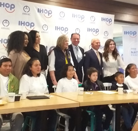 IHOP festeja el #NationalPancakeDay para ayudar a niños con cáncer