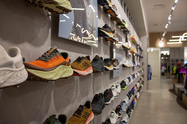 New Balance inaugura boutique propia en Galerías Monterrey