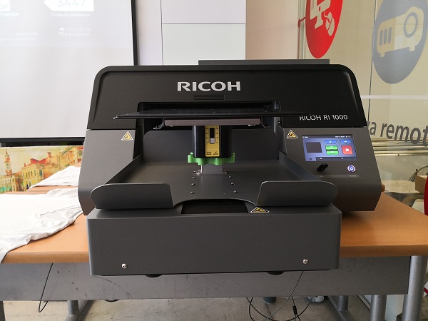 Ricoh va por emprendedores con nueva impresora para prendas