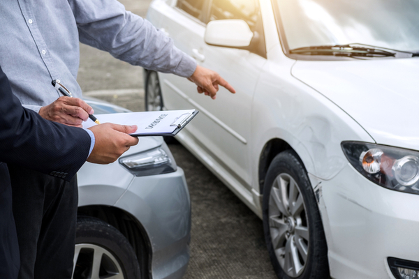 Facilita la contratación del seguro para auto