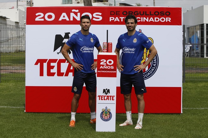 Tecate renueva patrocinio con Chivas y lanza lata conmemorativa