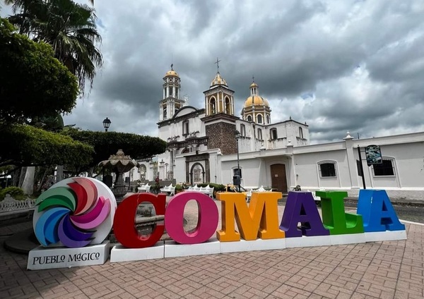 Foto de las letras del pueblos de Comala