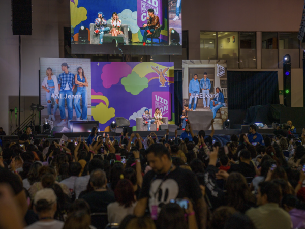 Foto de uno de lo paneles de la Vidcon México 2023, en él participa Rivers