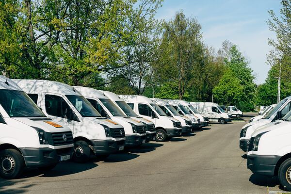 Flota de camionetas estacionadas