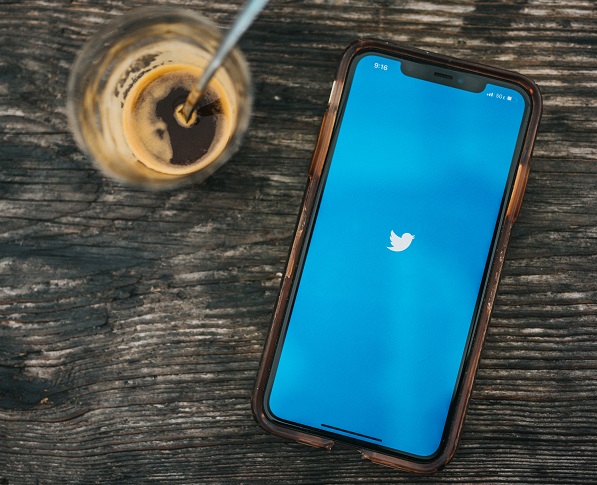 Emplifi: cuentas verificadas en Twitter reciben 3 veces más interacciones que las no verificadas