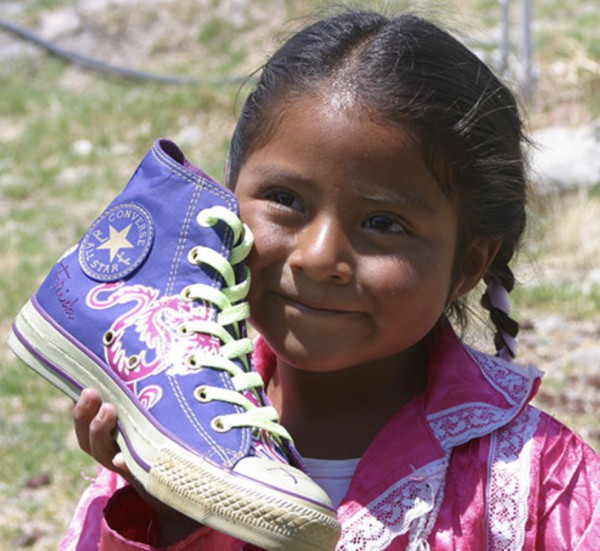 ​  Converse ‘Pinta los Pasos’ con Frida Kahlo 