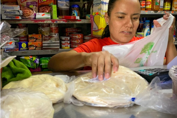 Coca-Cola celebra la importancia de las tienditas en América Latina  