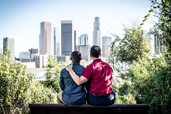 Turistas LGBT gastan más durante sus viajes