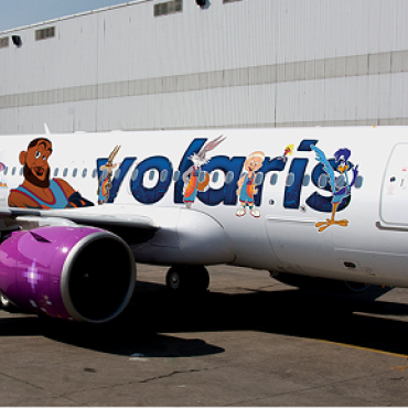 Lebron James y los Looney Tunes “vuelan” con Volaris