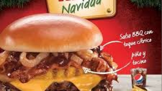 Para esta temporada navideña, Burguer King promueve a a partir de XII/2017 y hasta el 7/enero/2018, para celebrar con sabor navideño, un ‘Combo Especial Navideño’ 