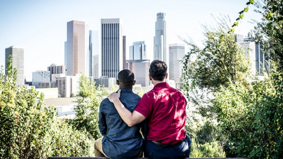 Turistas LGBT gastan más durante sus viajes