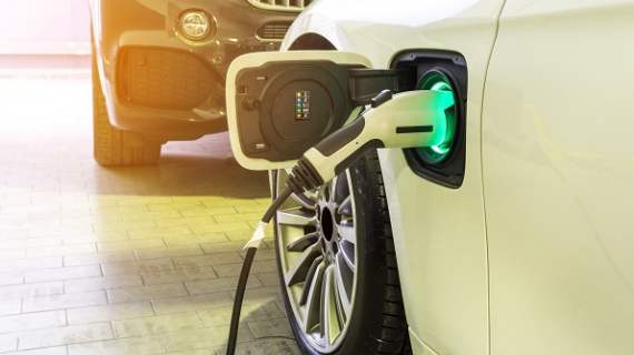 Crece venta de autos híbridos y eléctricos