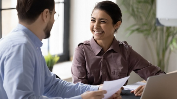 Hombres y mujeres tienen diferentes motivos para ir a la oficina