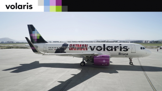 Volaris y Warner Bros. Pictures dan vida a Bruce, avión inspirado en “The batman”