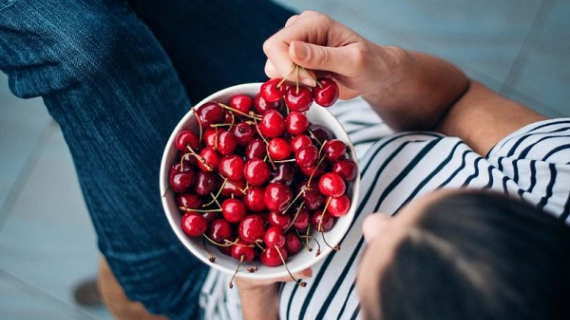 Ingesta constante de cerezas podría mejorar tu salud de forma integral