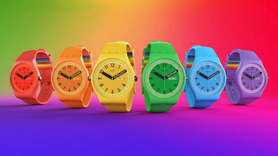 Swatch preparada con su bandera de colores para celebrar el amor #Pride