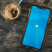 Emplifi: cuentas verificadas en Twitter reciben 3 veces más interacciones que las no verificadas